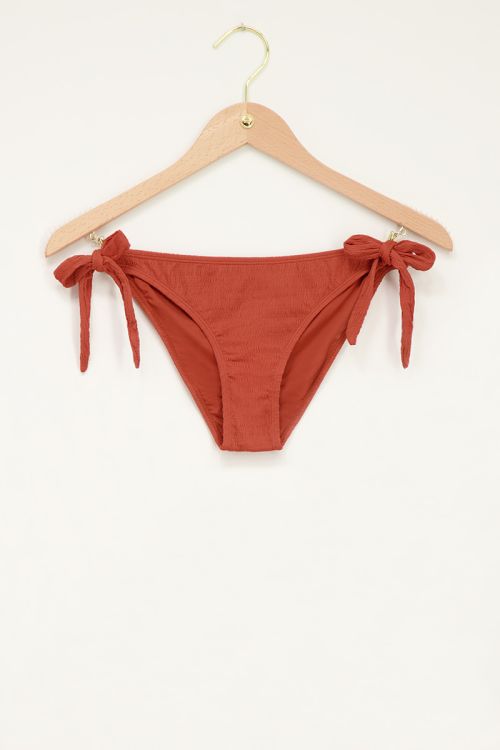 Roestkleurig bikini broekje met V-shape en rib | My Jewellery