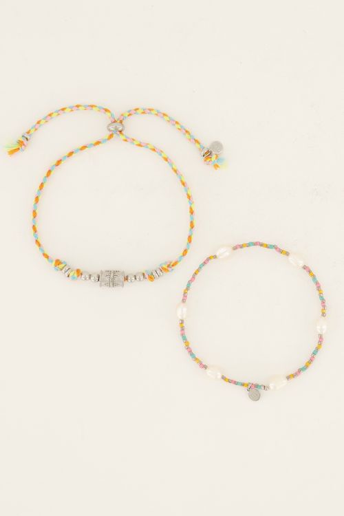 Souvenir multikleur armband set met parels & bedel