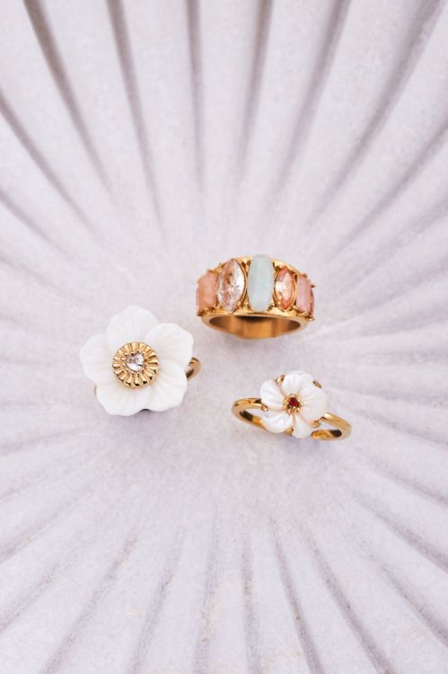 Souvenir ring met grote hibiscus bloem My Jewellery