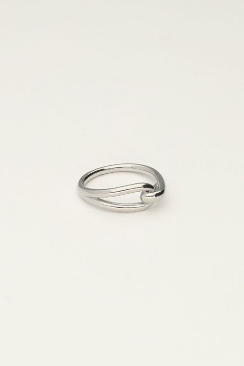 Twisted ring loop