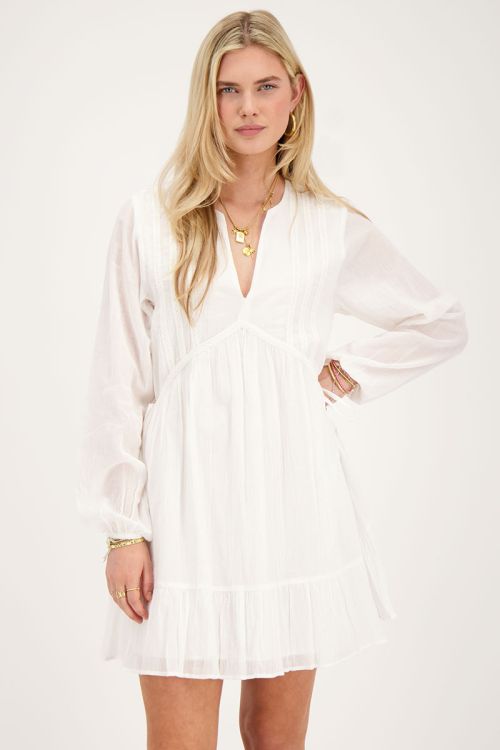 White dress with V-neckline and taping | My Jewellery
