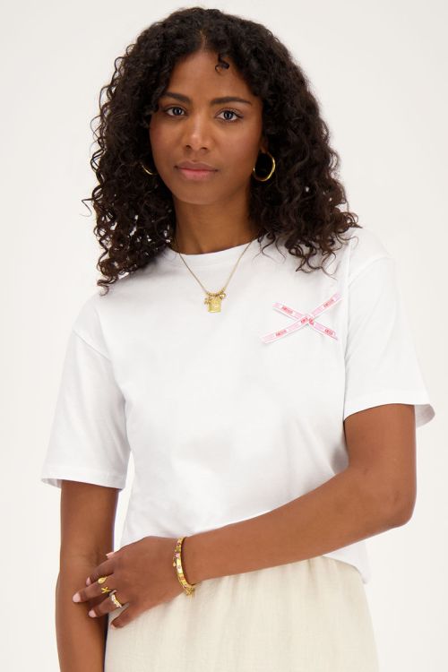 White T-shirt with pink "Amour" bow tie | My Jewellery