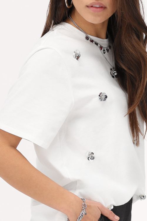 White T-shirt with silver 3D flowers | My Jewellery