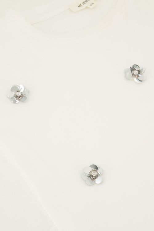 White T-shirt with silver 3D flowers | My Jewellery