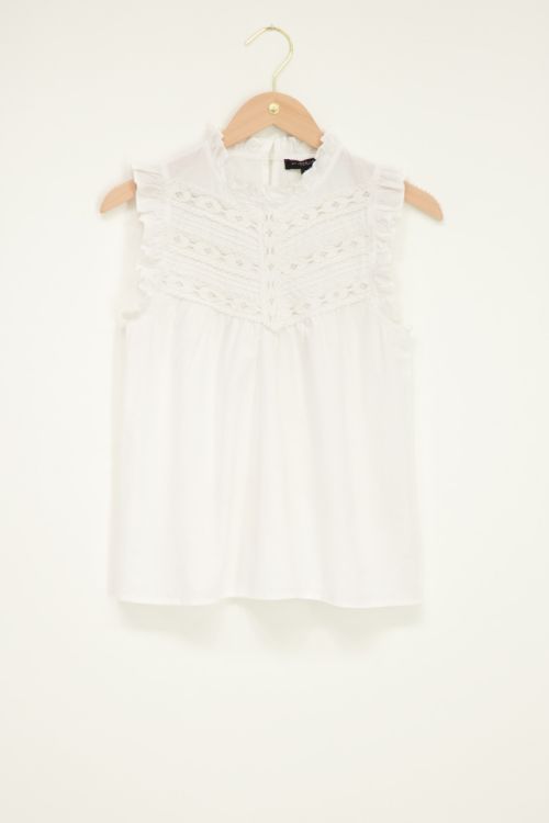 Witte top met volantmouw en kant