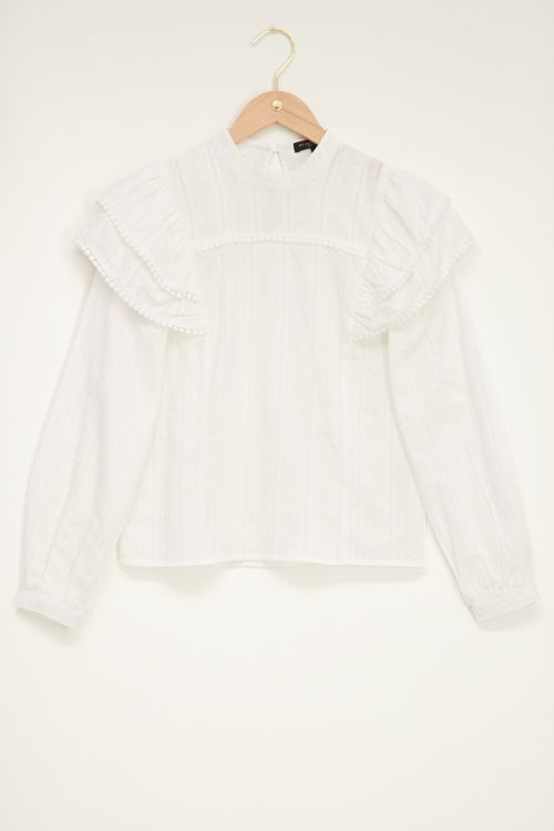 Witte blouse met volantmouw