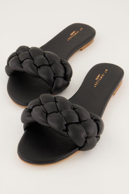 Zwart slippertje gevlochten