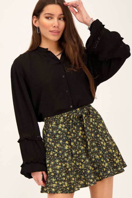 Zwarte blouse met kanten bandjes | My Jewellery