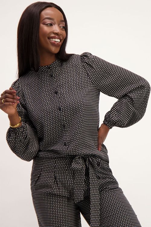 Zwarte blouse met klaver print