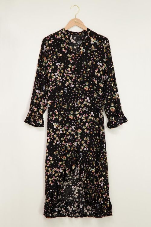 Zwarte jurk met bloemenprint & ruffles