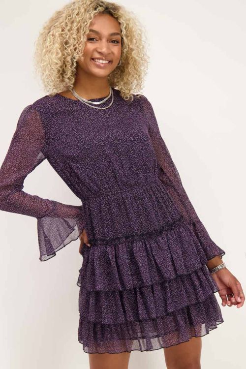 Zwarte jurk met ruffle & kleine hartjes