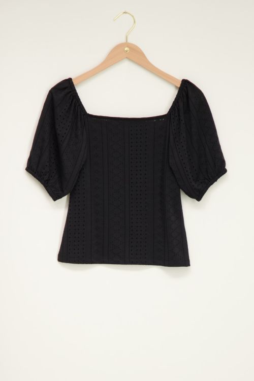 Schwarzes Jersey-Top mit Broderie Anglaise
