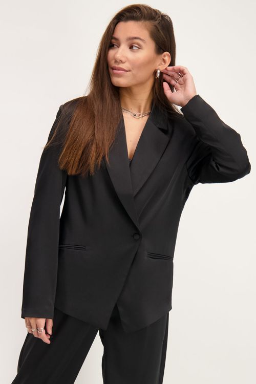 Zwarte satijnen blazer | My Jewellery