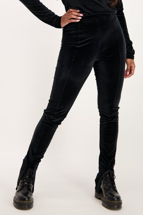 Rendezvous straf reservoir Zwarte velvet legging met split | Broek | My Jewellery