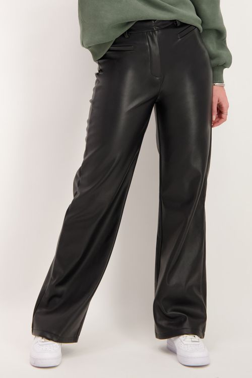 Zwarte wijdvallende broek leatherlook | My Jewellery