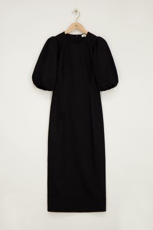 Schwarzes Maxikleid mit Puffärmeln