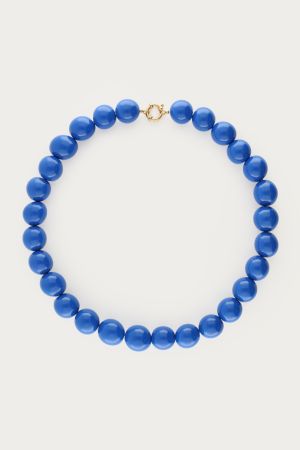 Blaue Kette mit klobigen Perlen