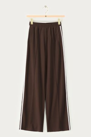 Braune weite Jogginghose mit Streifen
