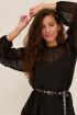 zwarte-wijdvallende-jurk-met-ruffles