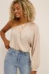 Beige one shoulder top satijnen look | My Jewellery