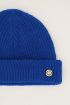 Blauw gekleurde muts
