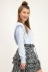 Blauwe sweater met schouderstukken