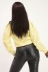 Gele sweater met V shape