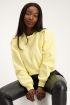 Gele sweater met V shape