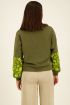 Groene sweater met geborduurde mouwen | My Jewellery