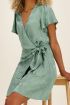 Mintgroene satijnen look wikkeljurk met bloemen | My Jewellery