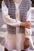 Zwart gilet met beige bohemian print | My Jewellery