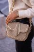 Beige schoudertas met goudkleurige studs | My Jewellery