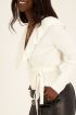 Wit overslagvest met ruffle | Wikkeltop | My Jewellery