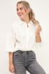 Witte blouse embroidery en pofmouwen