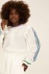 Witte blouse met blauwe embroidery rand | My jewellery