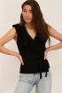 Zwart mouwloos overslagvest met ruffle | My Jewellery