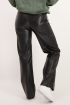 Zwarte wijdvallende broek leatherlook | My Jewellery