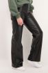 Zwarte wijdvallende broek leatherlook | My Jewellery