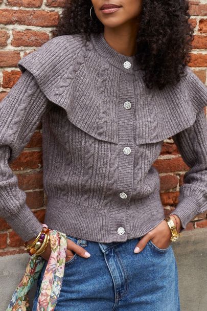 Cardigan gris avec cape et boutons en strass
