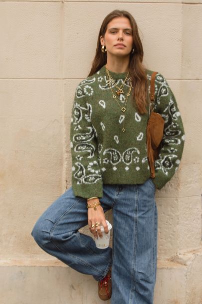 Pull vert fonc&eacute; duveteux &agrave; imprim&eacute; paisley