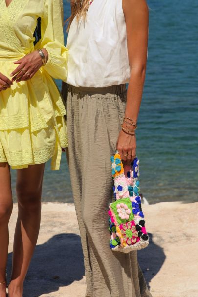 Sac à main multicolore en crochet 