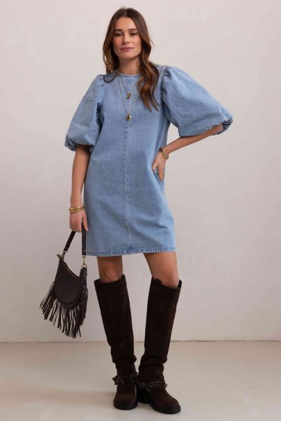 Robe en denim bleu à manches courtes bouffantes