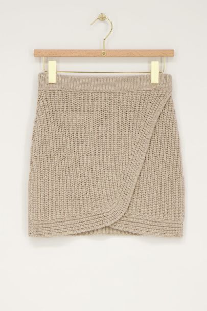 Beigefarbener Strickrock mit Überlappung