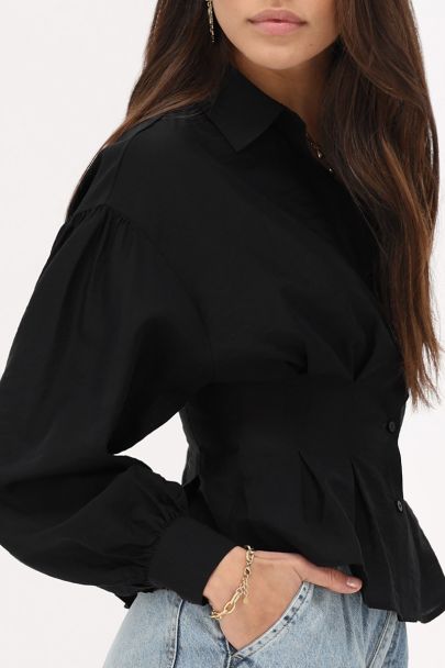 Chemise noire à plis