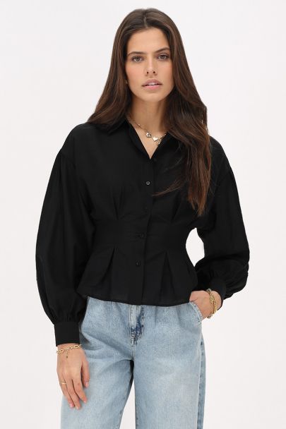 Chemise noire à plis