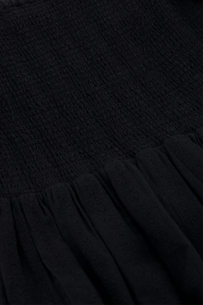 Zwarte maxi jurk met smock en pofmouwen
