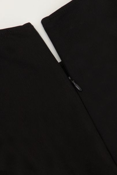 Robe longue noire à manches bouffantes