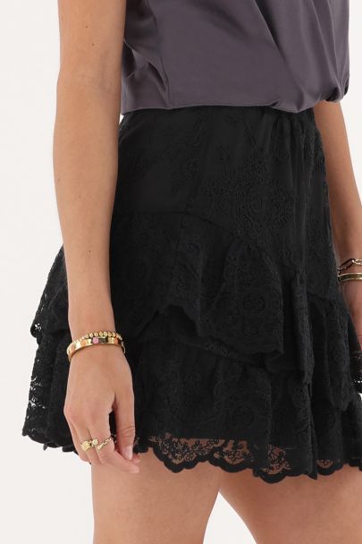 Schwarzer kurzer Rock mit Spitze