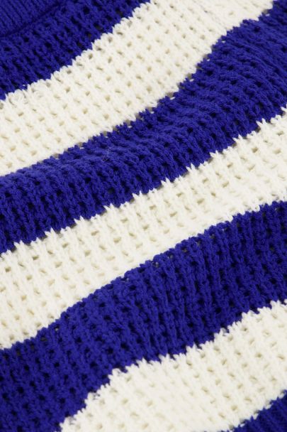 Short bleu en maille à rayures