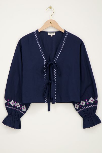 Blaues Oberteil mit Schleifen und Stickdetails